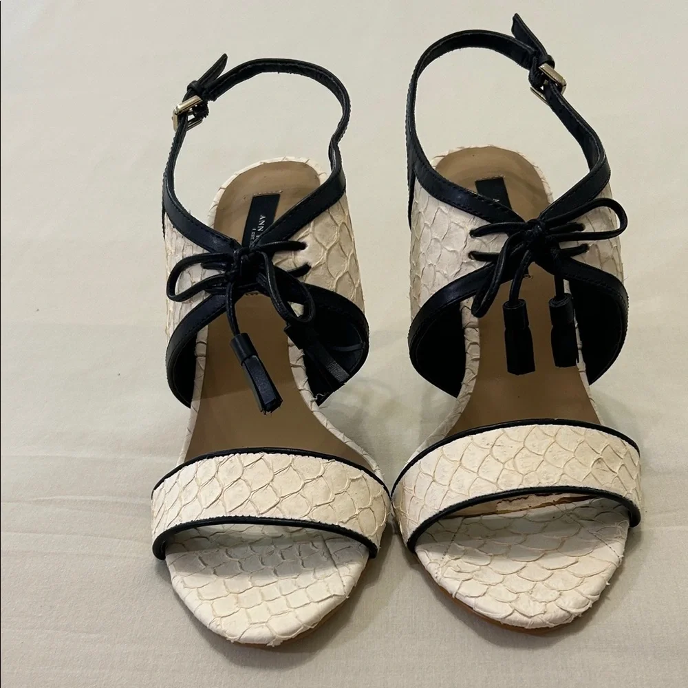 Ann Taylor Shoes Winter White Gwen Lace Up Exotic Heel Sz 9 Black Bow & Tassel - Picture 2 of 10